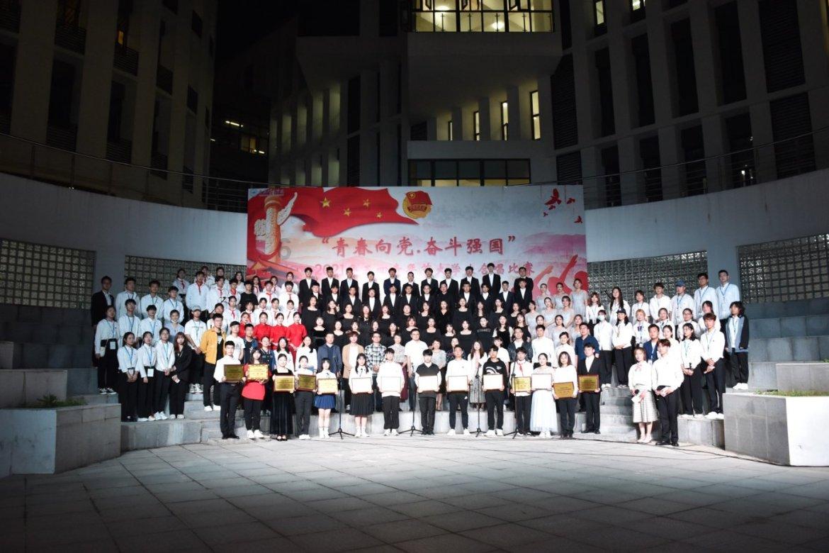 怎么在WPS里把文本框和图片组合在一起游戏画面